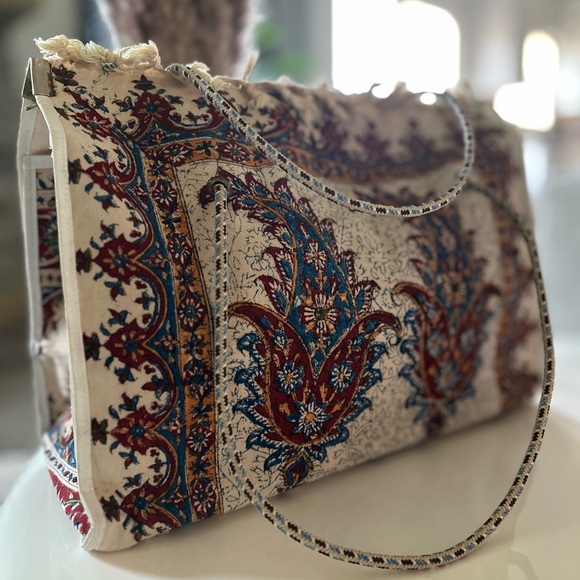 Elegant Cream and Blue Patterned Women's Bag - Picture 5 of 7